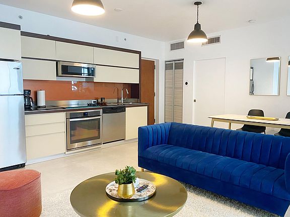 4th image of 435 21st St #304