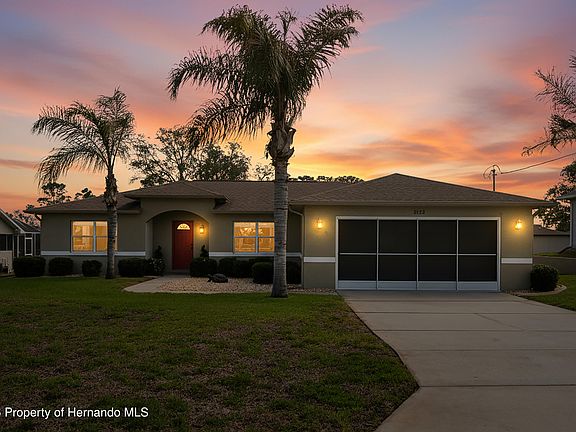 3rd image of 5122 Quintilis St
