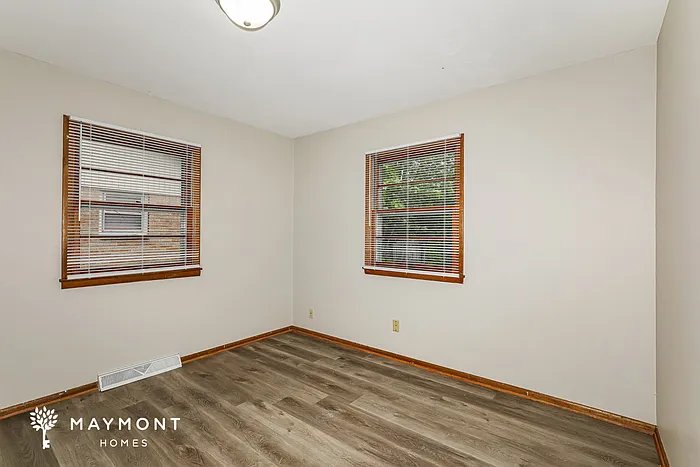 429 Brookside Ln — Photo 8