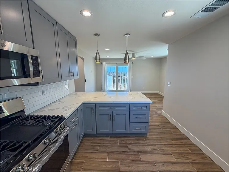 435 N Cypress St #D — Photo 10