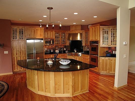Knotty Alder, stainless appliances, and granite