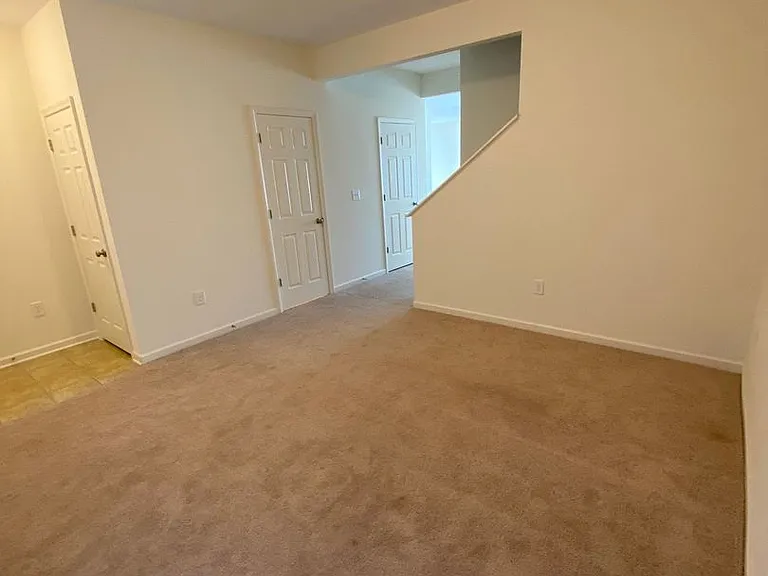 1490 Avalon Creek Rd — Photo 4