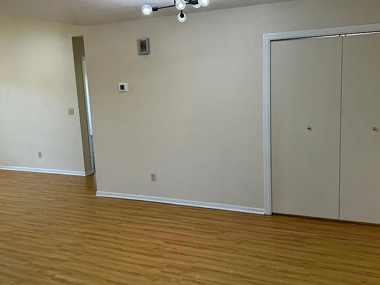6888 Boston Dr — Photo 2