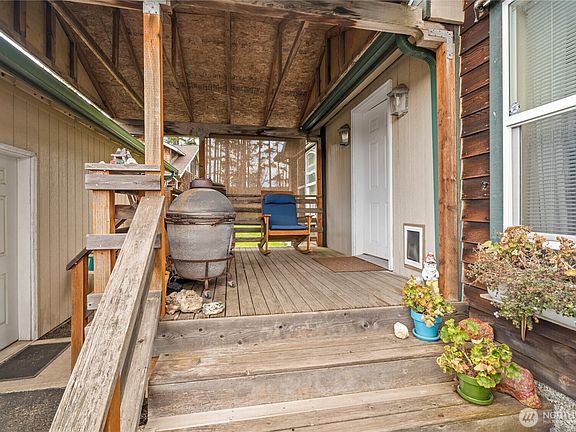 3rd image of 814 Larson Street