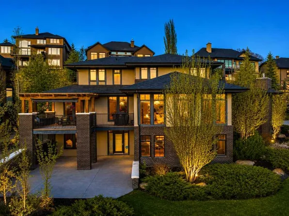 16 Spring Valley Way SW, Calgary, AB T3H 5M1