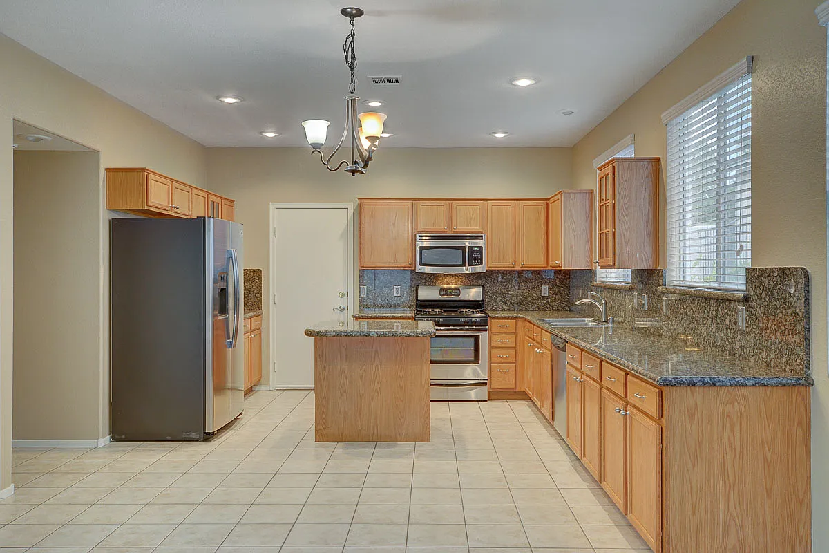4 bed, 2391 sqft, $2,650 — Photo 2
