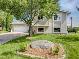 527 Saxony Ct, Chaska, MN 55318