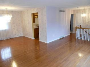 1720 Inner Cir, Munster, IN 46321