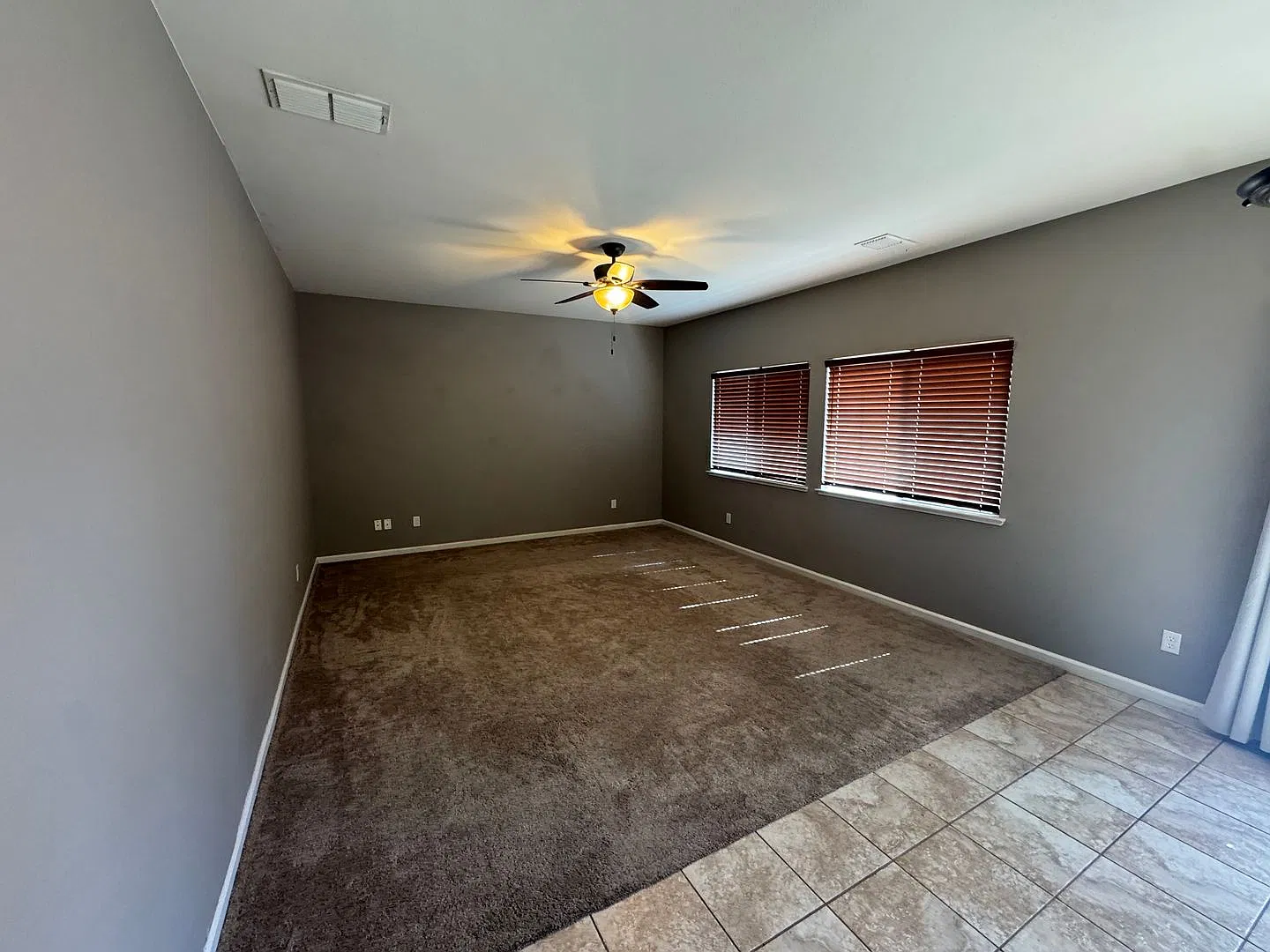 2 Story Home In Roseville In Gated Community — Photo 2