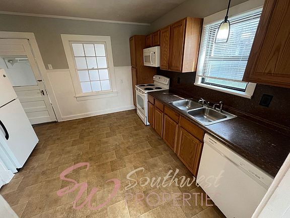 4th image of 895 W Long St