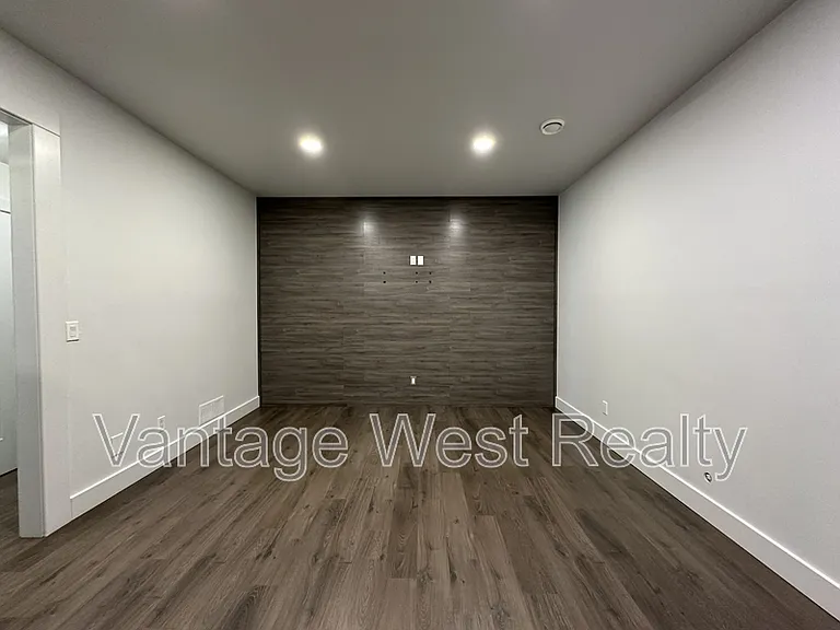 889B Mount Ida Dr — Photo 8
