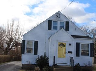 21 Hoppin Rd, Newport, RI 02840