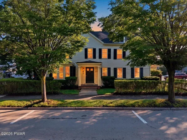 203 W Harford St, Milford, PA 18337