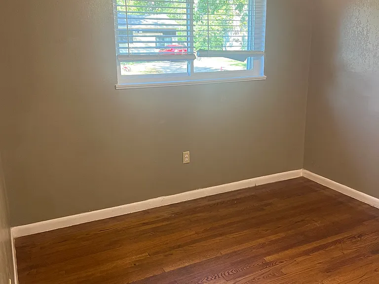 2107 Lookout Ave — Photo 10