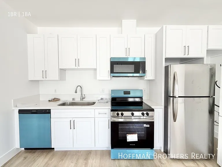 834 S Orange Grove Ave #5 — Photo 2