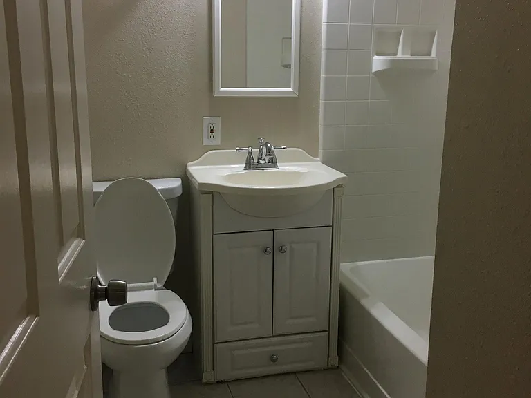 390 S Taft St — Photo 11
