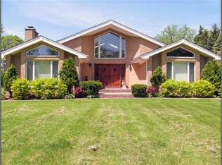 2210 Landwehr Rd, Northbrook, IL 60062