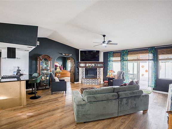 5th image of 673 Lilac Lane