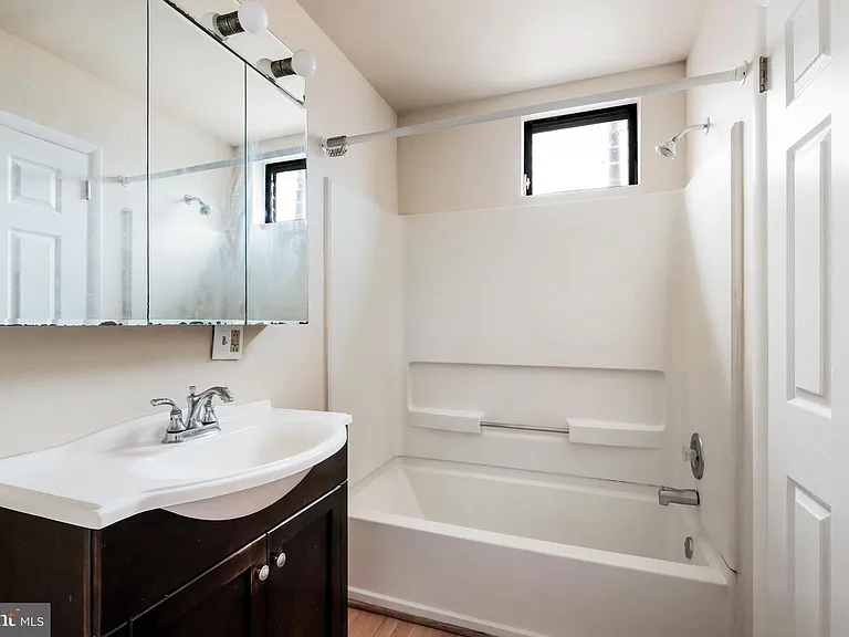937 Christian St #2B — Photo 7