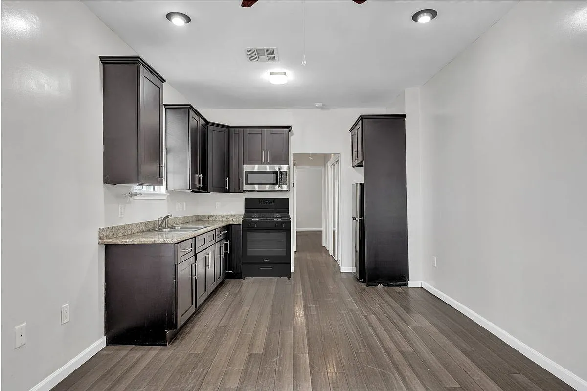 Building Photo - 3025 Burdette St