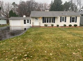 2043 Victoria St N, Roseville, MN 55113