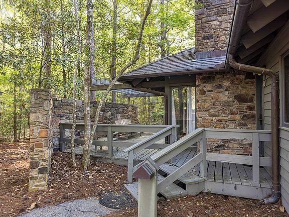 5th image of 1541 Mountain Creek Dr