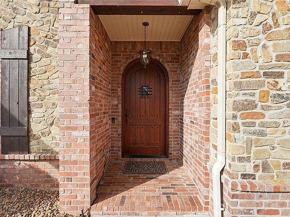 2nd image of 5200 SW Ridge Mont Rd