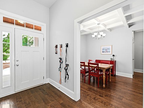 3rd image of 100 Hickory Circle