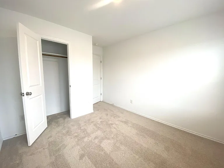 10921 SW 22nd St — Photo 4