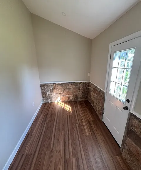 9 Sybil Ave — Photo 3