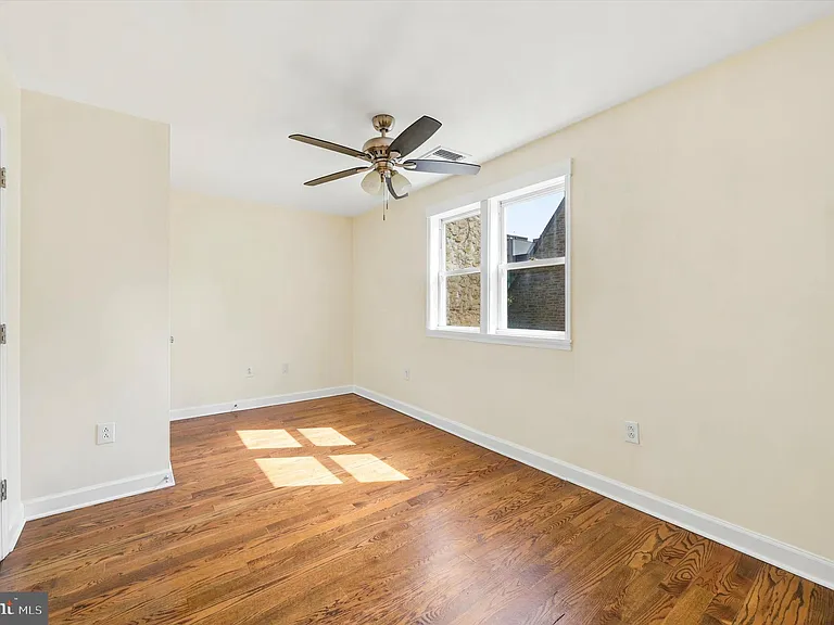 1215 Crease St — Photo 12