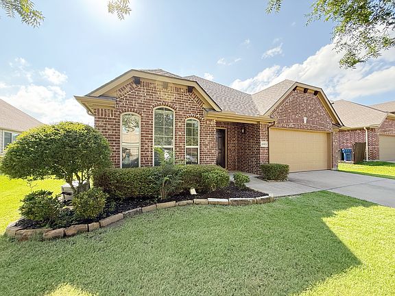2nd image of 4303 Oak Bluff Dr