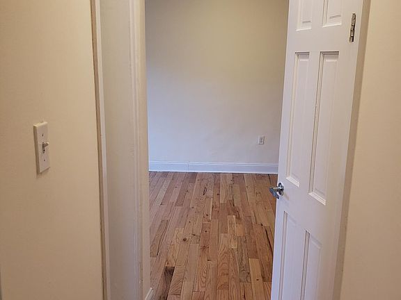 5th image of 910 McLean Ave