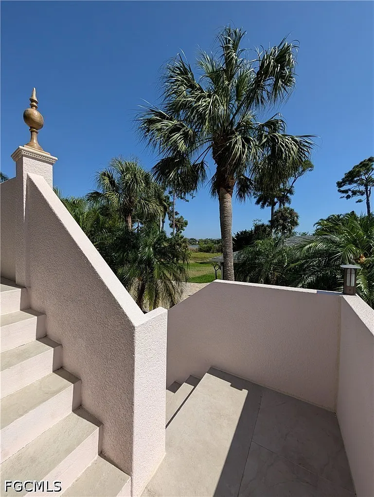 3 bed, 2.0 bath, 2228 sqft, $2,998 — Photo 4