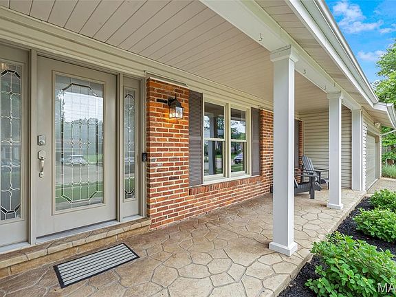 5th image of 16059 Meadow Oak Dr