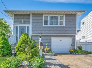 138 E Clearwater Rd, Lindenhurst, NY 11757
