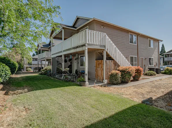 632 Valley Heart Ln, Central Point, OR 97502