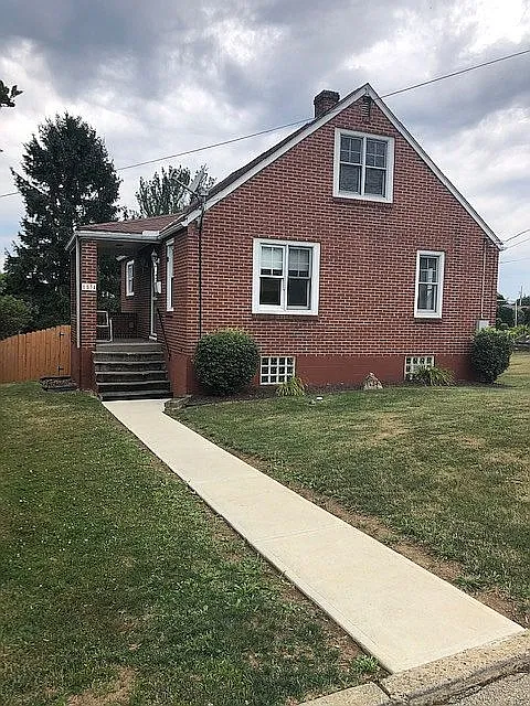 1534 Oak St photo 1