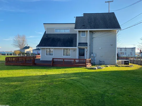 7620 S Channel Dr, Harsens Island, MI 48028