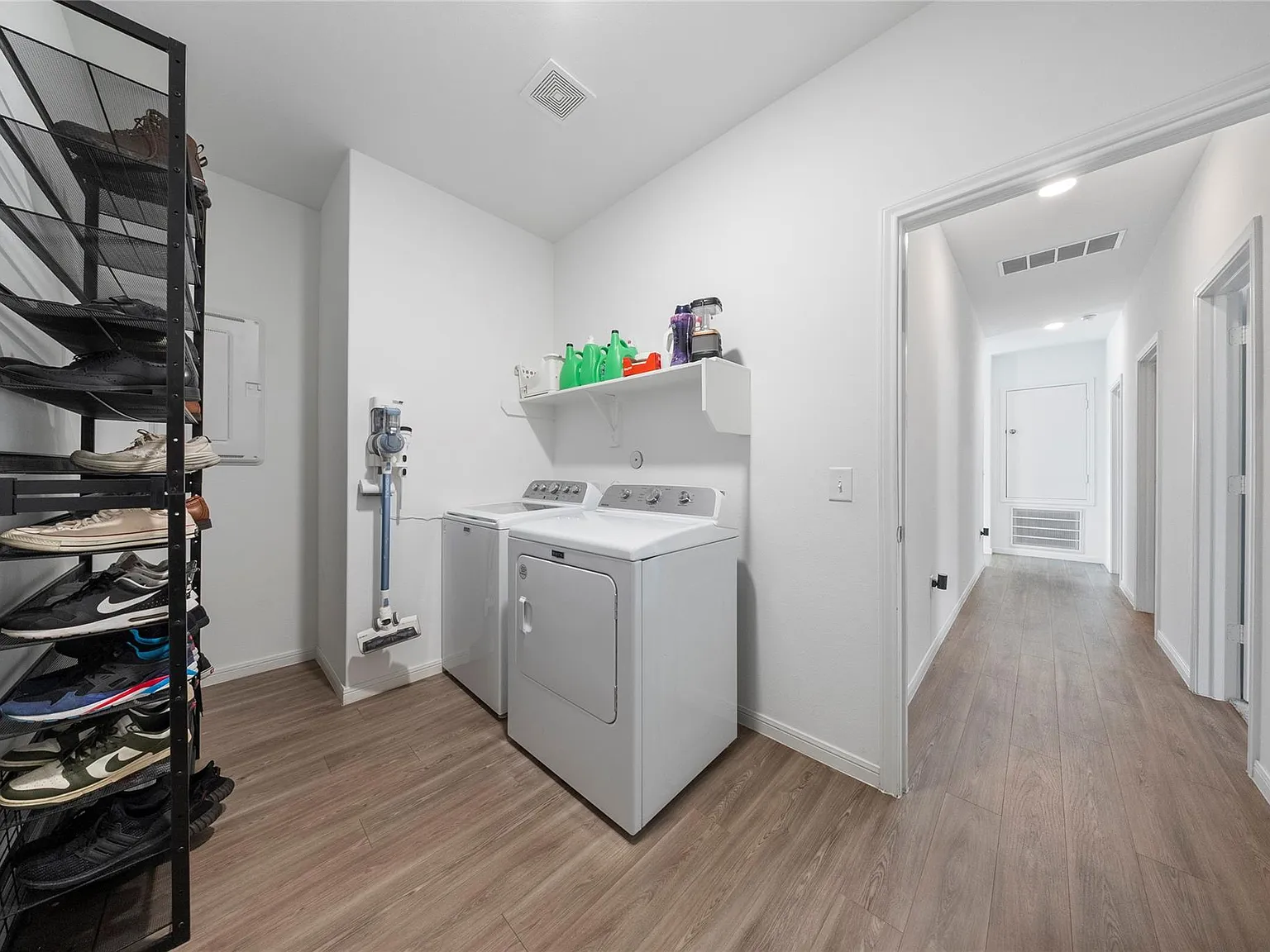 3 bed, 2.0 bath, 1580 sqft, $2,500 — Photo 4