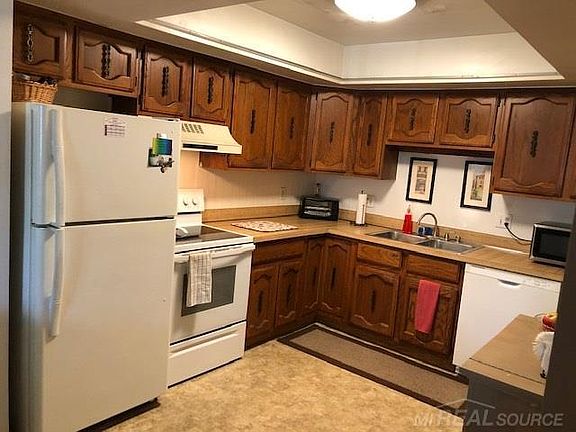 3rd image of 42424 Sheldon Pl