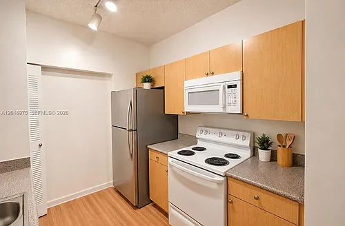 1919 Van Buren St #115A Photo 1