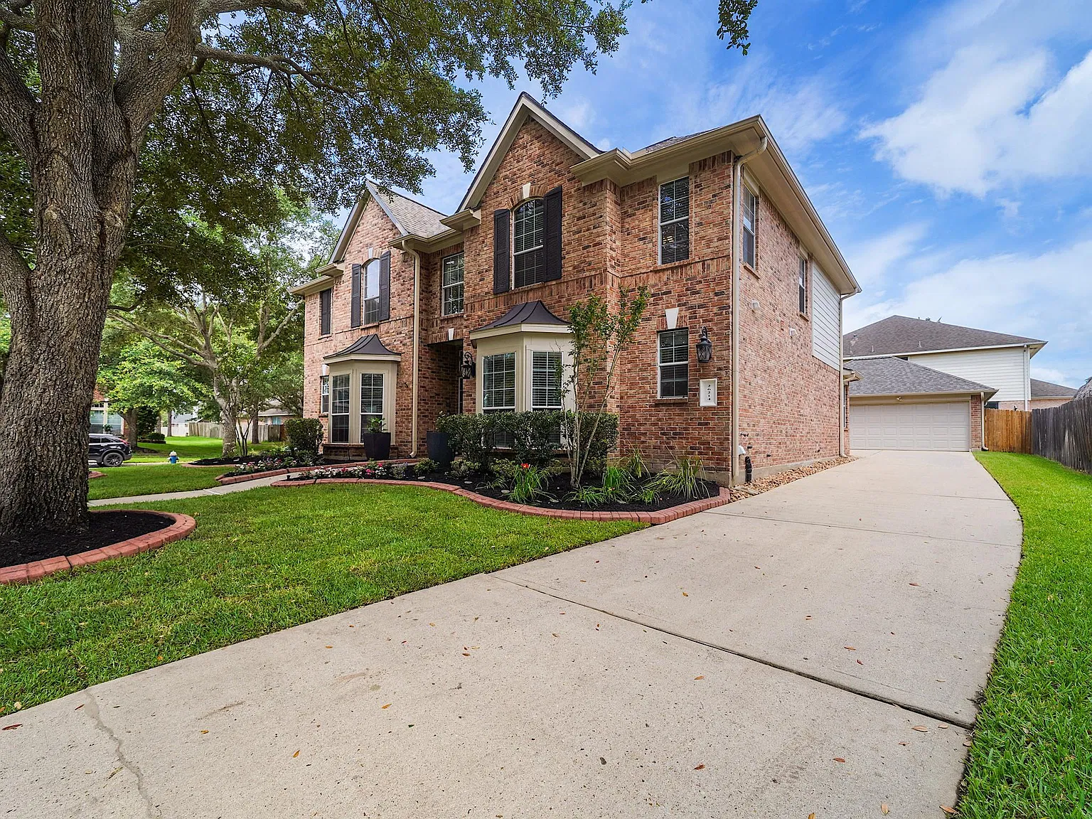 4 bed, 3.5 bath, 3558 sqft, $3,600 — Photo 2