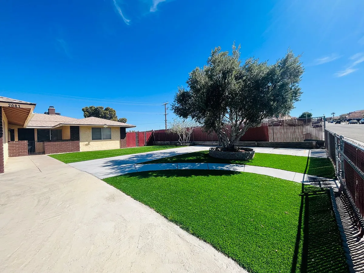 Building Photo - 2081 Diamond Ave