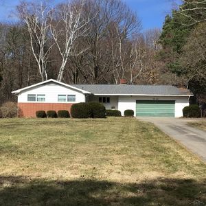 7520 McCliggott Rd, Saginaw, MI, 48609