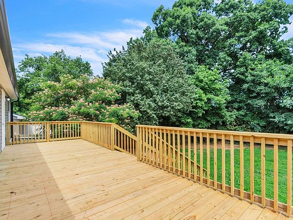 3rd image of 220 Rockvale Dr