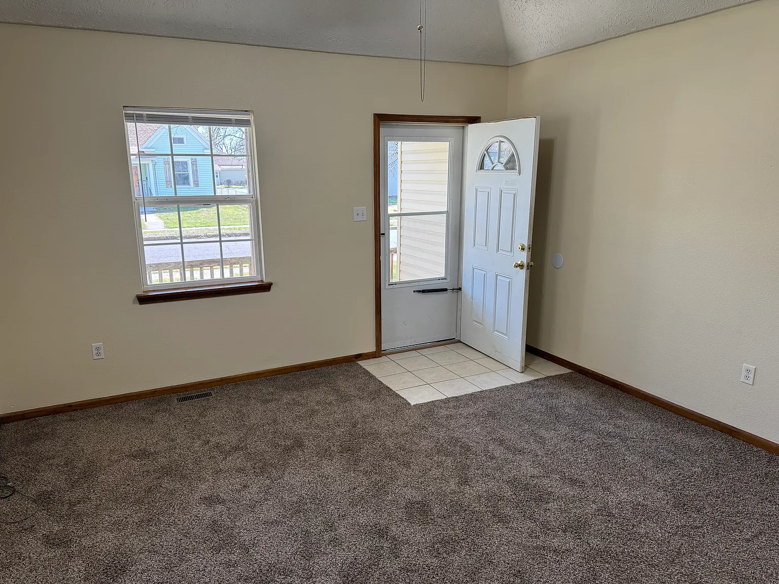3 bed, 1036 sqft, $900 — Photo 2