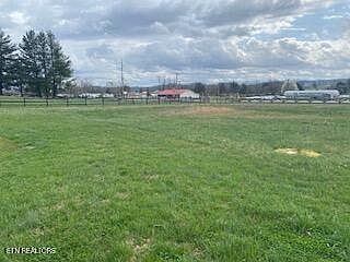 2nd image of 138 Lilac Ln