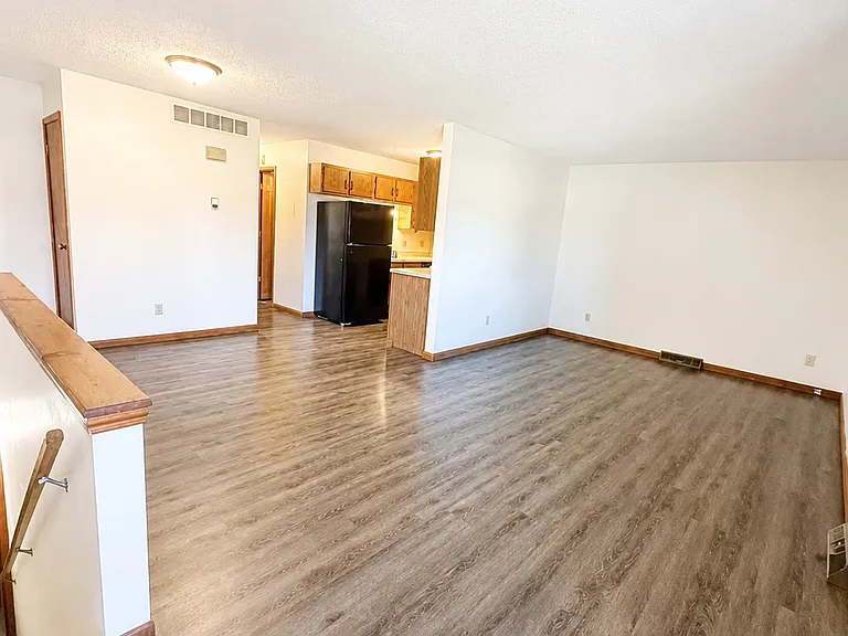 2227 Hageman Ave — Photo 3