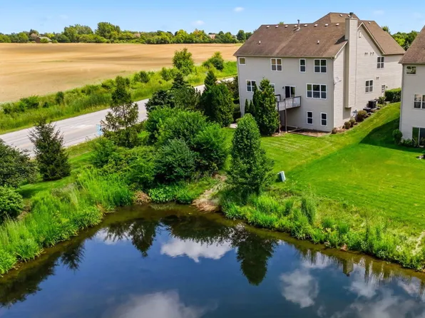 5218 Greenshire Cir, Lake In The Hills, IL 60156
